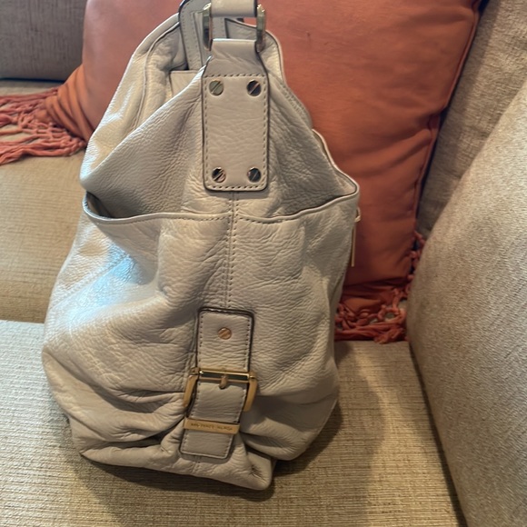 Michael Kors, beige hobo handbag with gold hardware. - Picture 4 of 4